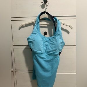 Lululemon tank - looks super 2000s😂